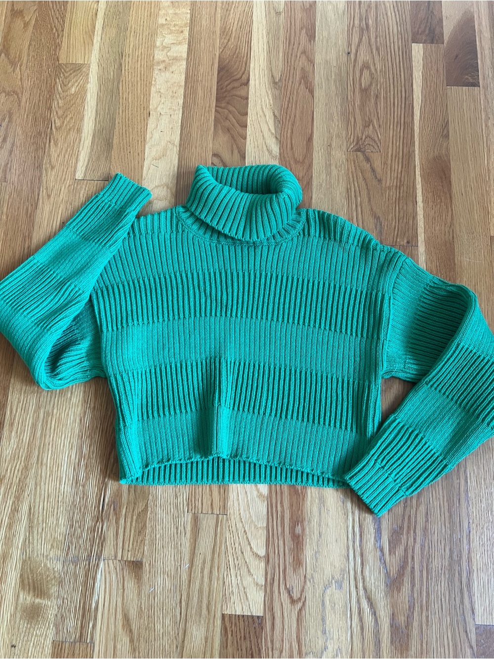 La Hearts Emerald Green Cropped Ribbed Turtleneck Sweater